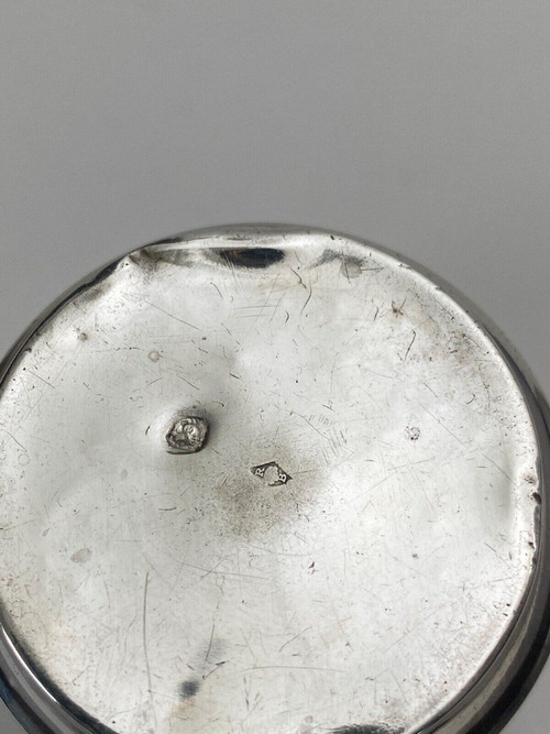 Silver cup, Minerva hallmarks and RB goldsmith engraving floral decoration