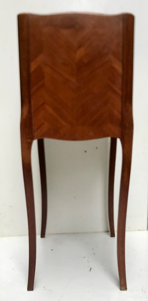 Kleiner Chiffonnier-Tisch im Louis XV-Stil mit Intarsien