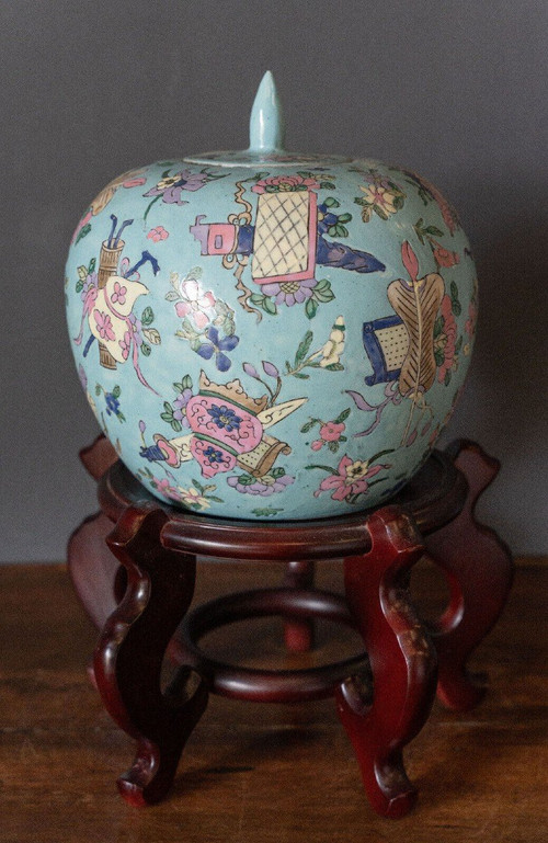 Porcelain ginger pot 20th century China floral ornamentation