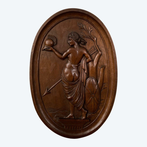Médaillon signé en bois sculpté Diane chasseresse femme à l'Antique fin XIXe