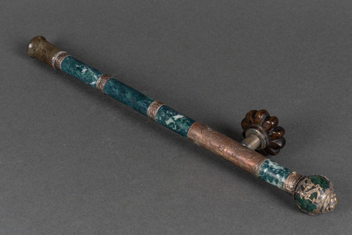 Pipa in pietra dura e metallo argentato Testa di leone Cina inizio XX secolo