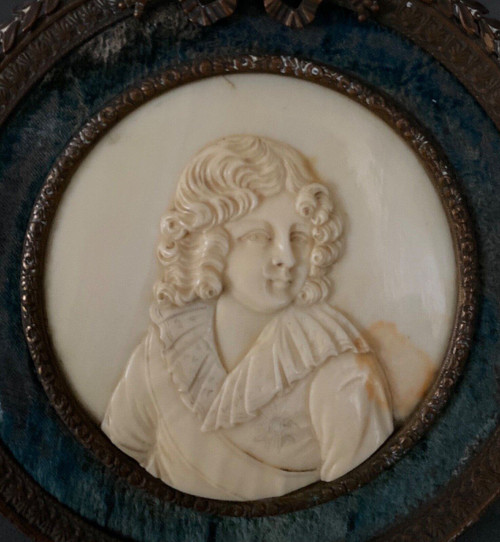 Médaillon le Roi de Rome Napoléon II d'après Isabey sculpté dans la masse