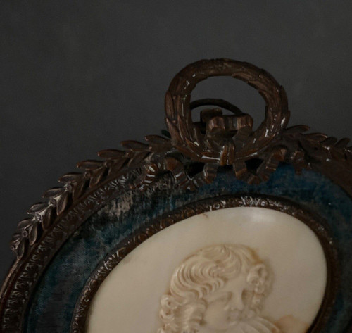Médaillon le Roi de Rome Napoléon II d'après Isabey sculpté dans la masse
