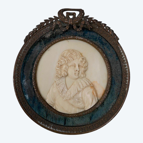 Médaillon le Roi de Rome Napoléon II d'après Isabey sculpté dans la masse