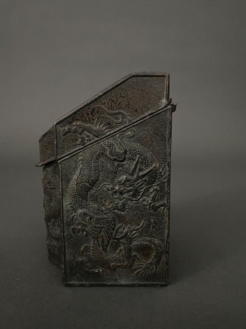 Asian tea caddy in 1900 metal with rich dragon ornamentation