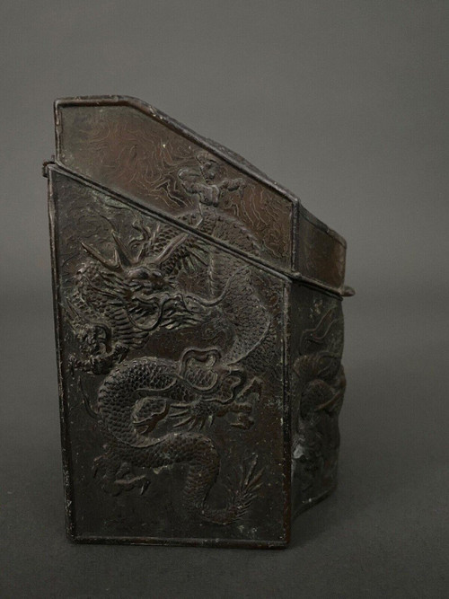 Asian tea caddy in 1900 metal with rich dragon ornamentation
