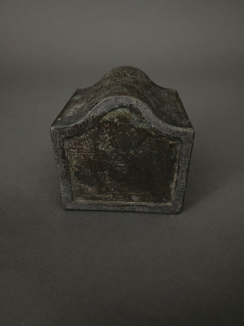 Asian tea caddy in 1900 metal with rich dragon ornamentation