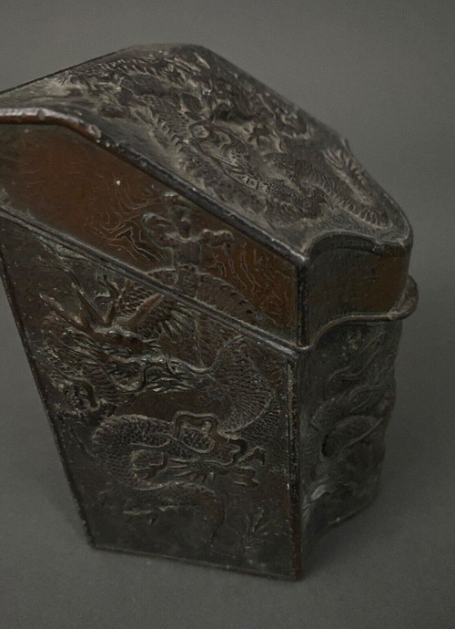 Asian tea caddy in 1900 metal with rich dragon ornamentation