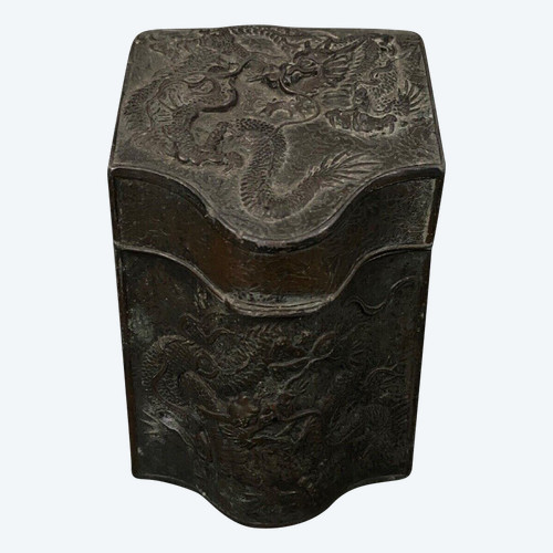 Asian tea caddy in 1900 metal with rich dragon ornamentation