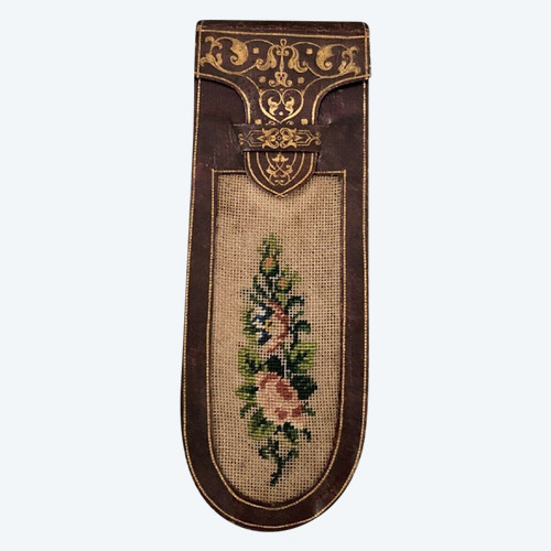 Rara valigetta porta messaggi in pelle stampata in ferro con decorazione floreale, fine XVIII secolo