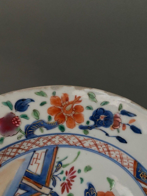 Assiette plate en porcelaine d'Imari Japon XIXe décor floral