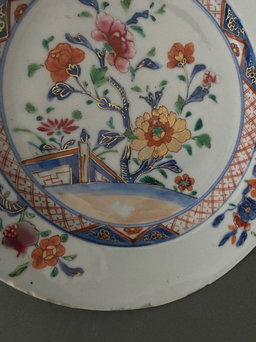 Assiette plate en porcelaine d'Imari Japon XIXe décor floral
