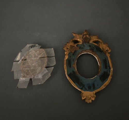 19th century Reliquary with gilded stucco frame