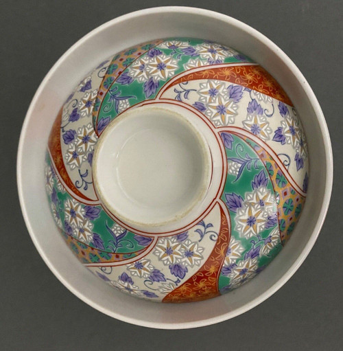 Chinese porcelain covered pot, red markings, 20th century, floral design