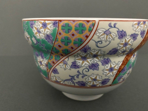 Chinese porcelain covered pot, red markings, 20th century, floral design