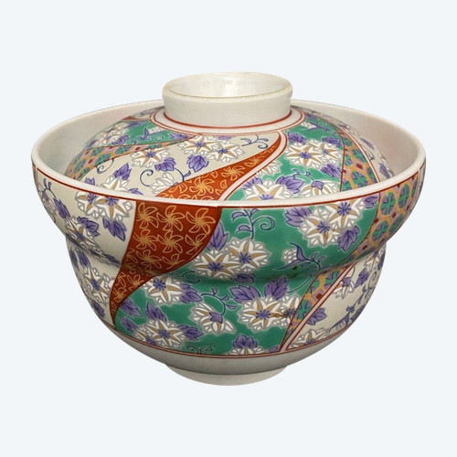 Chinese porcelain covered pot, red markings, 20th century, floral design