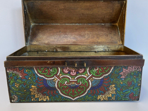 Boite cloisonnée Chine signature chinoise à identifier XIXe riche décor