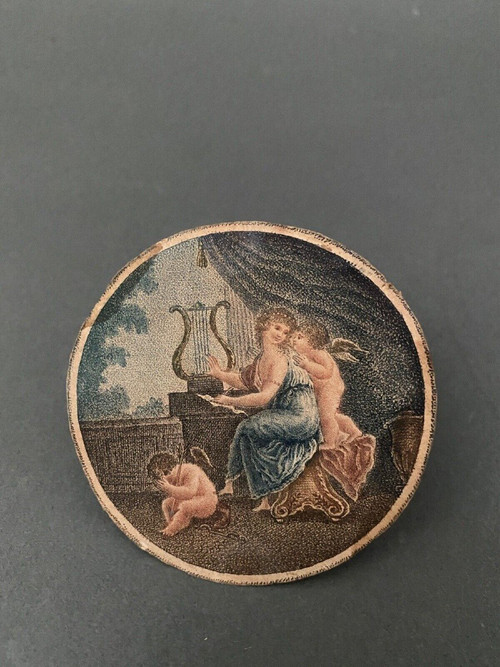 Gravure XIXe femme à l'Antique accompagnée d'amours rehauts de couleurs