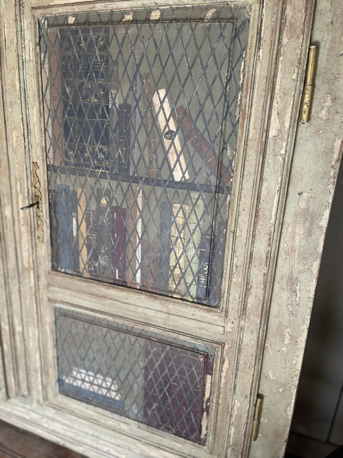 Bibliothèque en bois patine datant de la fin du 19 e siècle avec trompe l’oeil