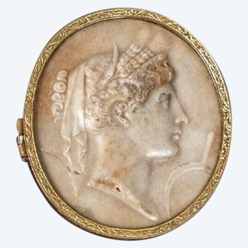 Cammeo in agata dura del XVIII secolo con decorazione a profilo antico