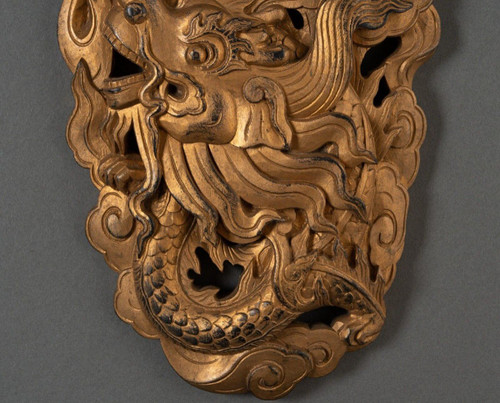 Geschnitztes vergoldetes Holzpaneel mit Drachendekor China Indochina XIX.