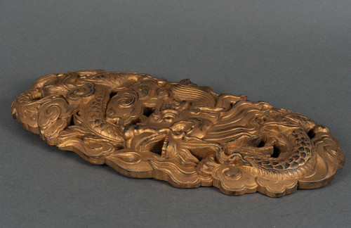 Geschnitztes vergoldetes Holzpaneel mit Drachendekor China Indochina XIX.