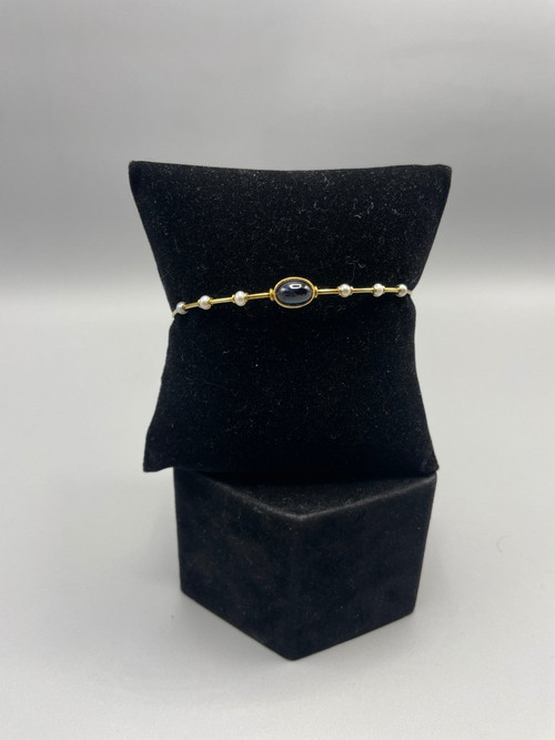 18 Ct Gold Bracelet Set With 7 Pearls And A Cabochon Sapphire