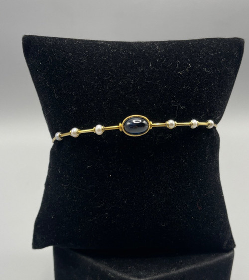 18 Ct Gold Bracelet Set With 7 Pearls And A Cabochon Sapphire