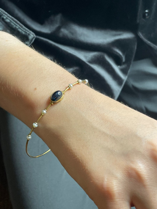 18 Ct Gold Bracelet Set With 7 Pearls And A Cabochon Sapphire