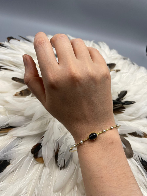 18 Ct Gold Bracelet Set With 7 Pearls And A Cabochon Sapphire