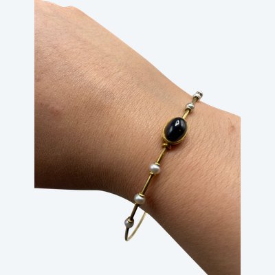 18 Ct Gold Bracelet Set With 7 Pearls And A Cabochon Sapphire