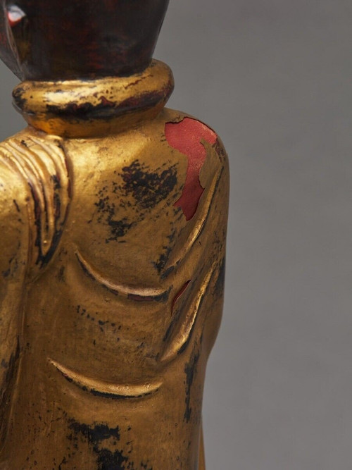 Soggetto di Buddha in legno intagliato e dorato in policromia, fine XIX secolo