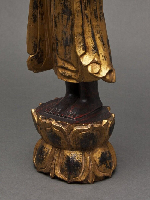 Soggetto di Buddha in legno intagliato e dorato in policromia, fine XIX secolo