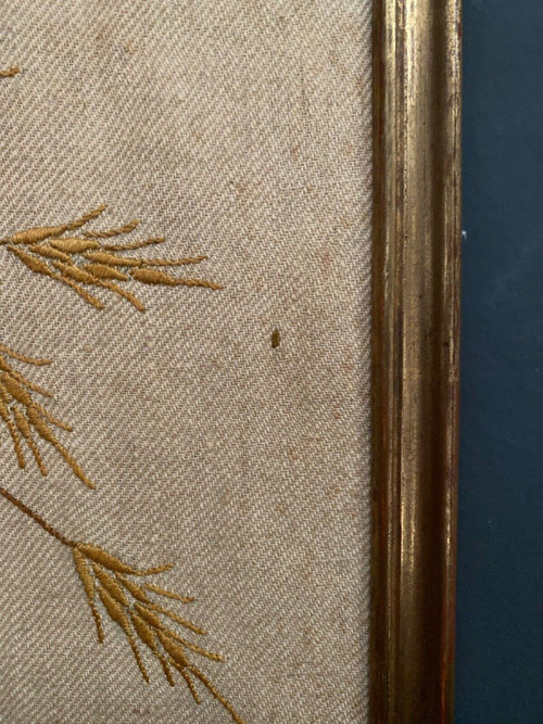 1900 Pannello ricamato in stile Luigi XVI con decoro di uccelli e cornice a baguette