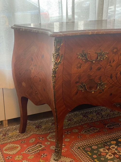 Cassettone curvo in stile Luigi XV Legno di palissandro e intarsi floreali