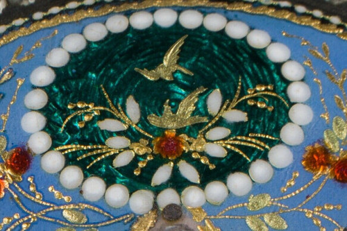 Broche en émail à froid fin XVIIIe décor romantique perlage