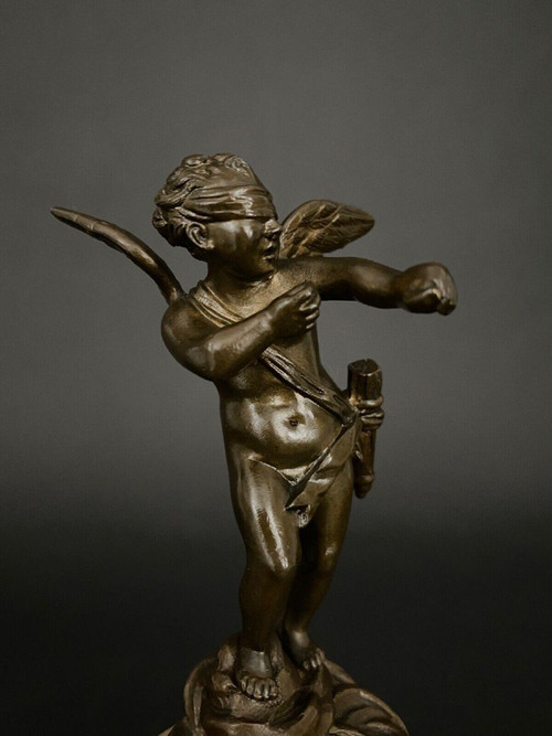 Bronzestatuette des Amors aus dem 19. Jahrhundert auf Onyxsockel