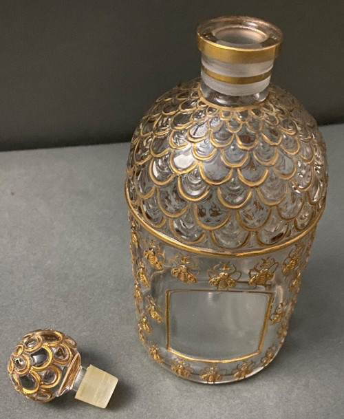 Guerlain Paris gravierte Bienenmodell-Parfümflasche aus Glas