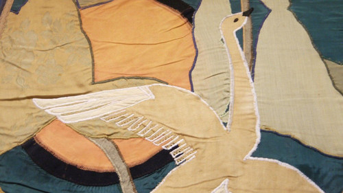 Gobelin und Seide verziert mit Vögeln, geometrischer Schnitt aus dem Jahr 1930