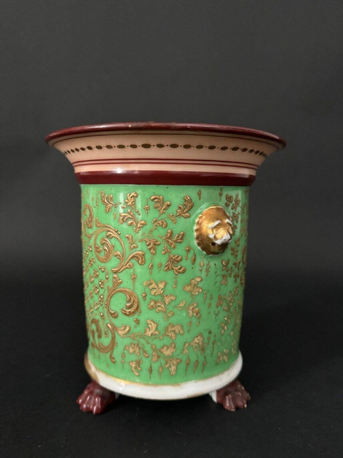 Cache-pot époque Louis-Philippe décor romantique XIXe fond vert