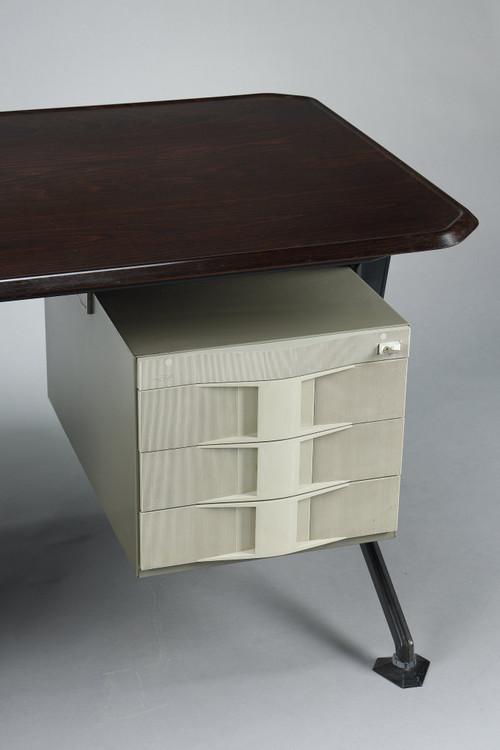 Grande scrivania “ARCO” per Olivetti di BBPR