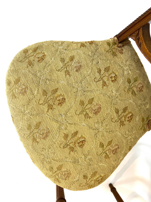 Paire de chaises d'appoint style Louis XVI