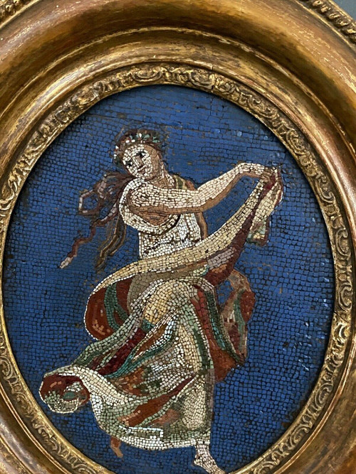 Placca in micromosaico danzatrice greca in cornice ovale antica del XIX secolo