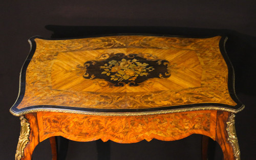 Table marquetée Napoléon III XIXème siècle 