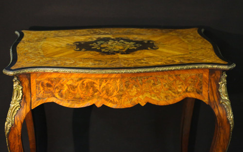 Table marquetée Napoléon III XIXème siècle 