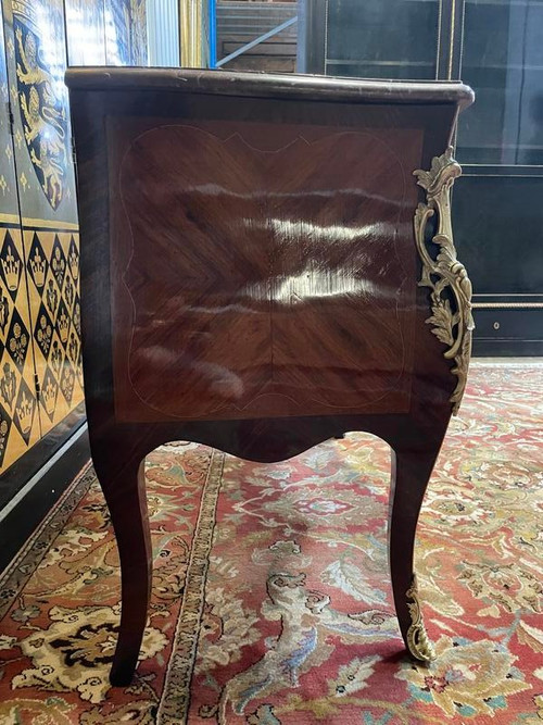 Kommode mit Intarsien im Louis-XV-Stil