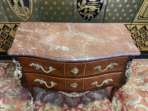 Kommode mit Intarsien im Louis-XV-Stil