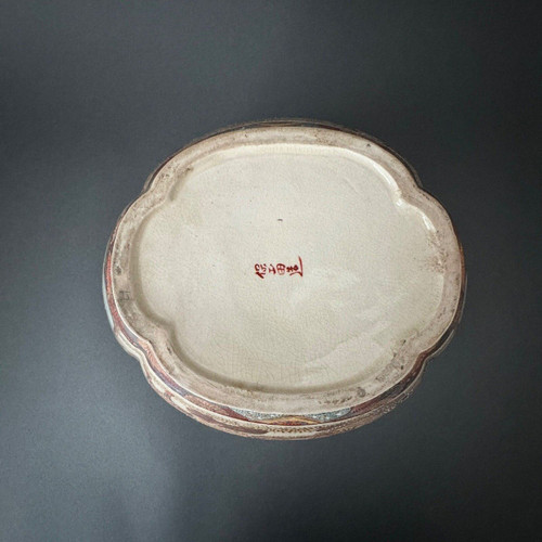 Fioriera Satsuma con disegno di guerriero, firma rossa, inizio XX secolo
