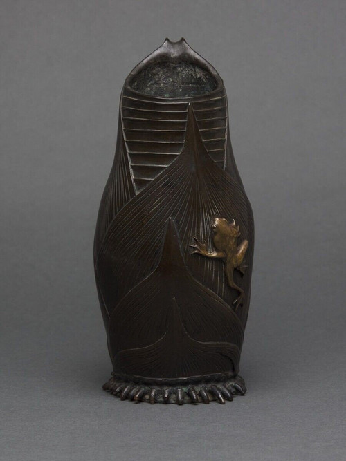 Bronzekrug Japan Schokoladenpatina Frosch in Rundform XIX.