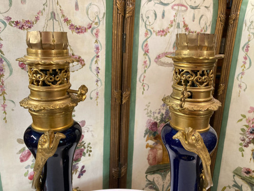 COPPIA DI LAMPADE IN PORCELLANA XIX secolo